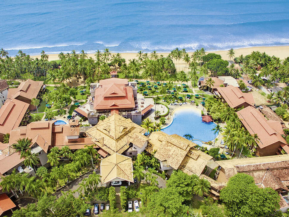 Een foto van het zwembad bij Royal Palms Beach Resort