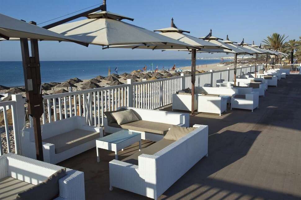 Een foto van het terras bij Samira Club