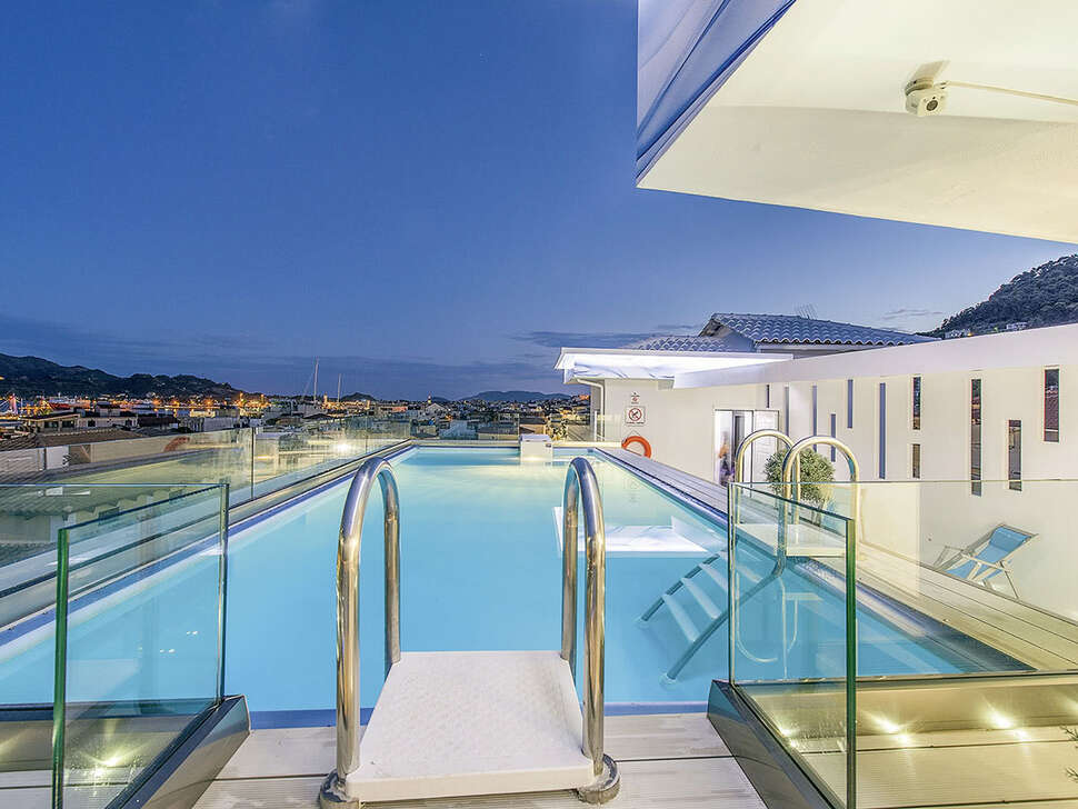 Een foto van het zwembad bij Diana Hotel Zakynthos
