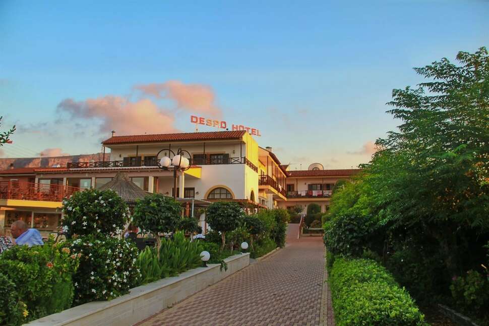 Een foto van de buitenkant van Hotel Despo