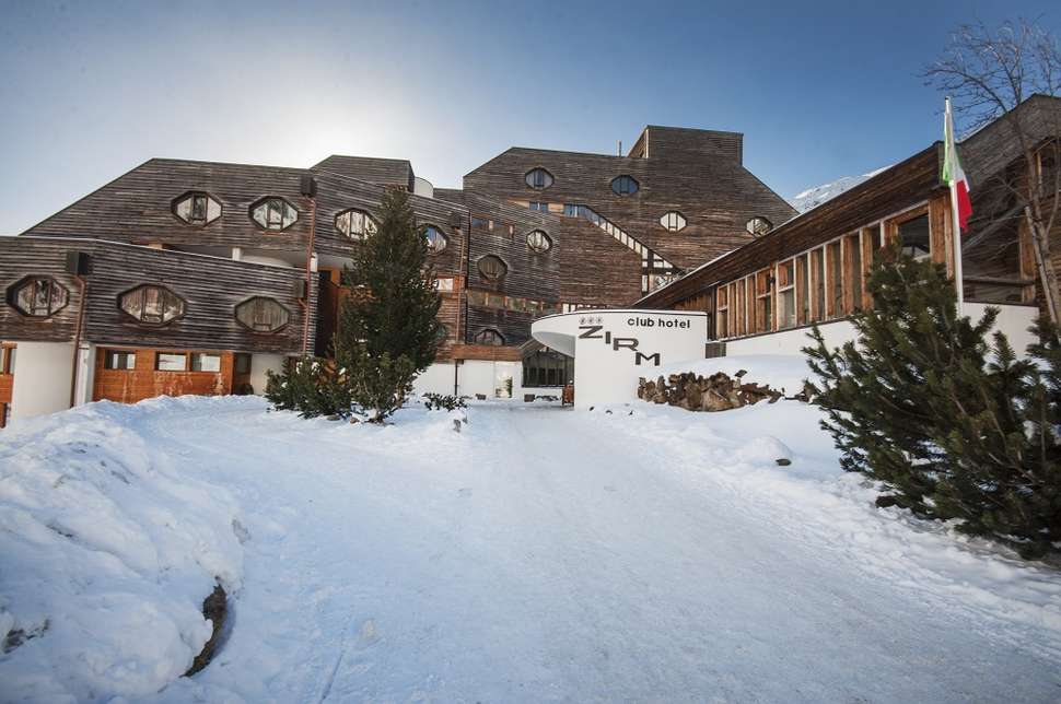Een foto van de buitenkant van Blu Hotels Senales