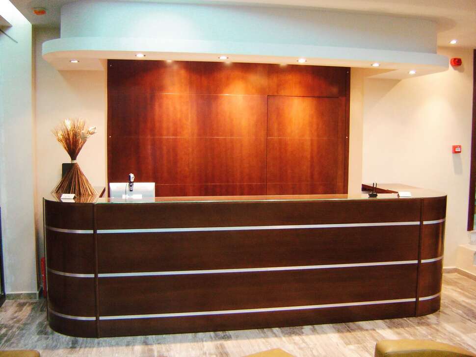 Een foto van het interieur van Sacallis Inn Beach Hotel