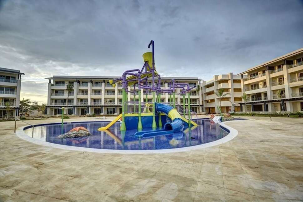 Een foto van het zwembad bij Royalton Negril