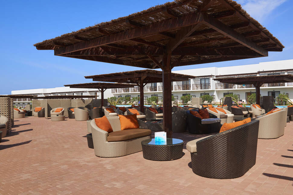 Een foto van het terras bij Melia Llana