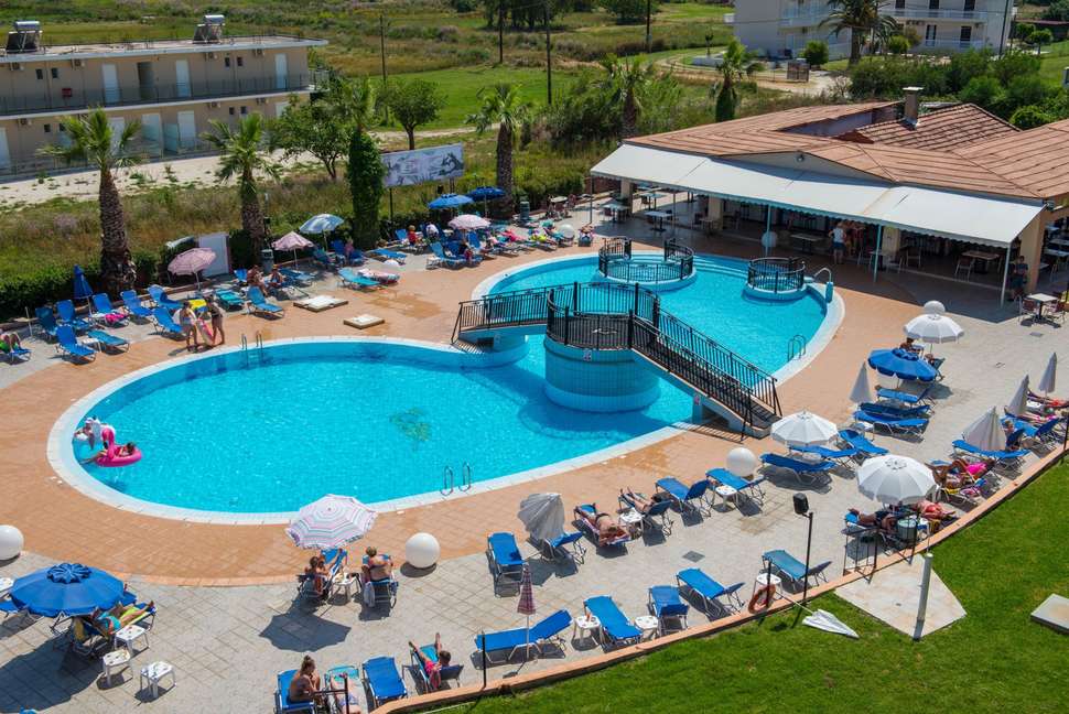 Een foto van het zwembad bij Alexander The Great Aparthotel