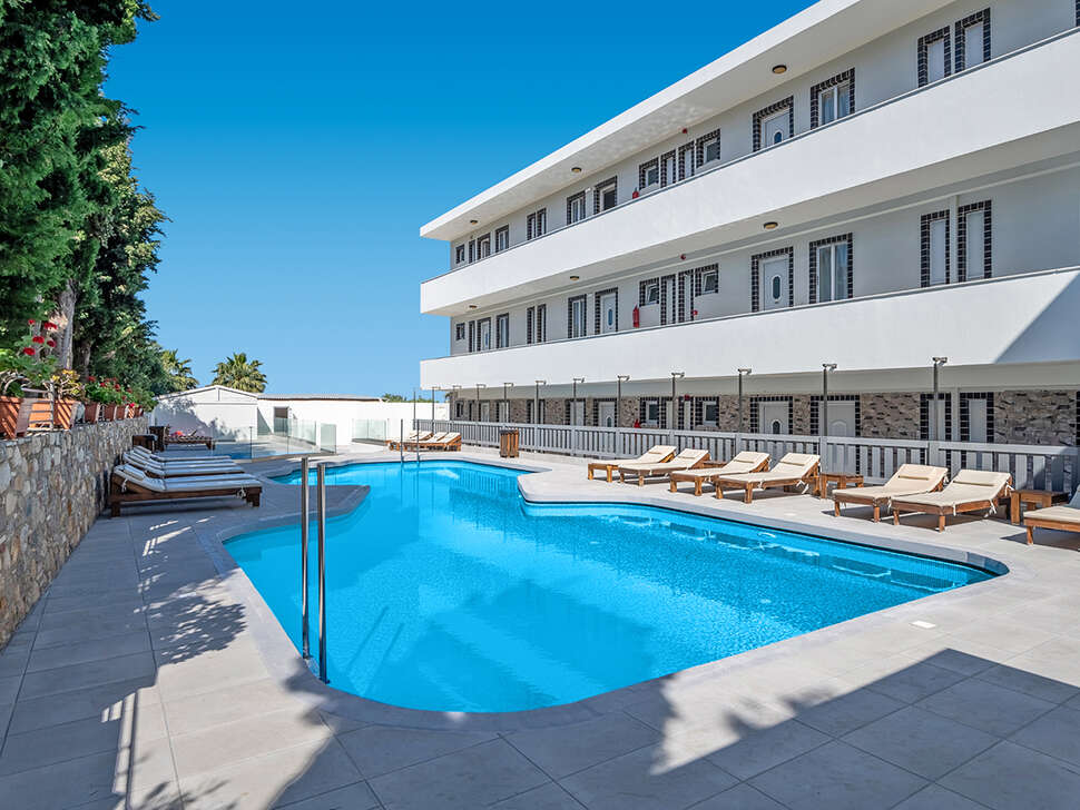 Een foto van het zwembad bij Sunny Days Hotel & Appartementen