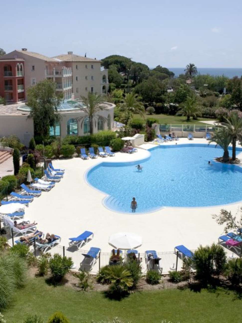 Een foto van het zwembad bij Pierre & Vacances Residence Les Calanques des Issambres