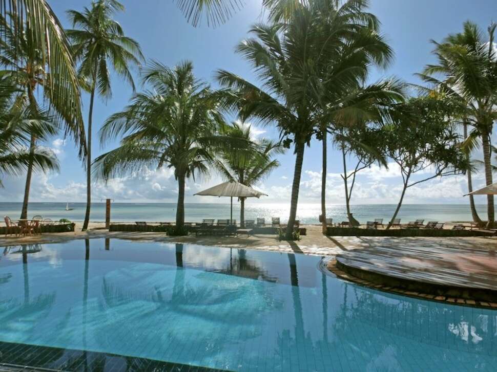 Een foto van het zwembad bij Sultan Sands Islands Resort