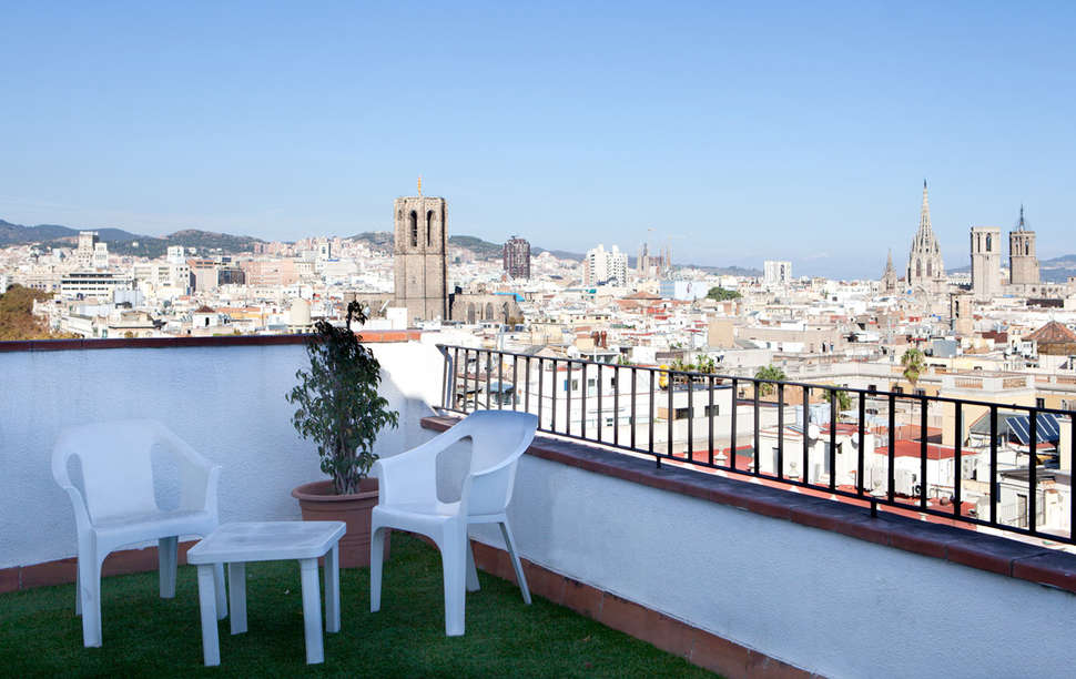 Ein Foto von der Terrasse im Ramblas Hotel Barcelona