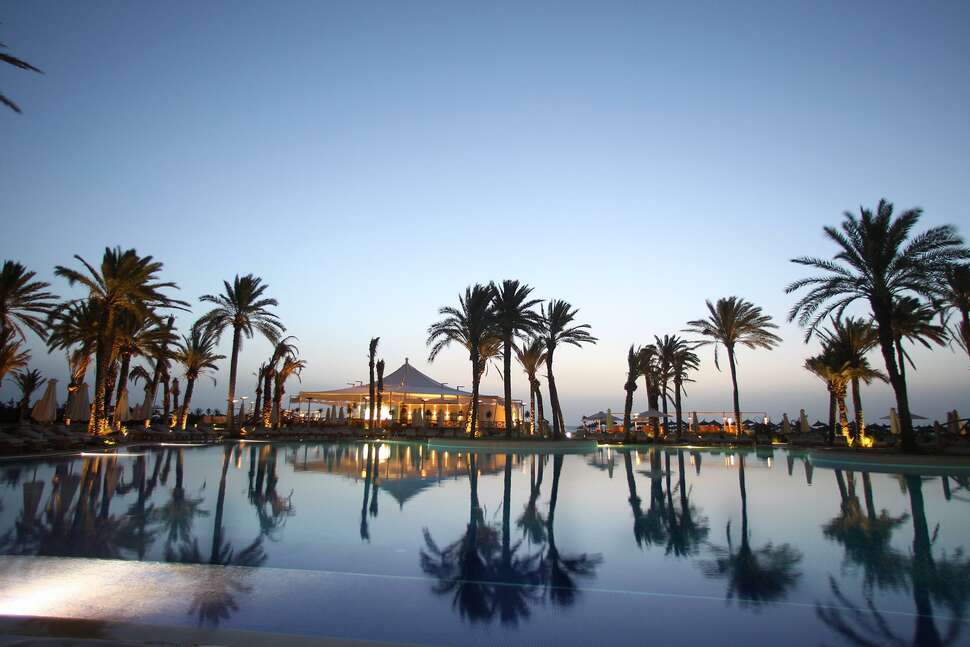 Een foto van het zwembad bij Mövenpick Resort & Marine Spa Sousse