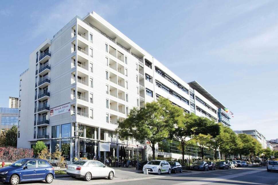 Een foto van de buitenkant van Sejours Et Affaires Lyon Park Lane