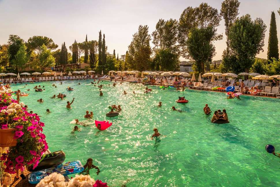 Een foto van het zwembad bij Camping Altomincio