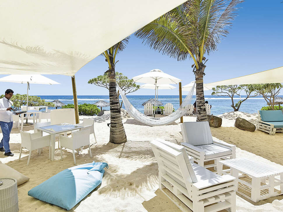 Een foto van het terras bij Radisson Blu Poste Lafayette Resort & Spa