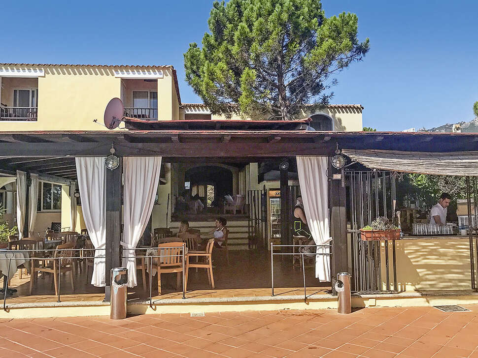 Ein Foto Colonna Hotel Du Golf