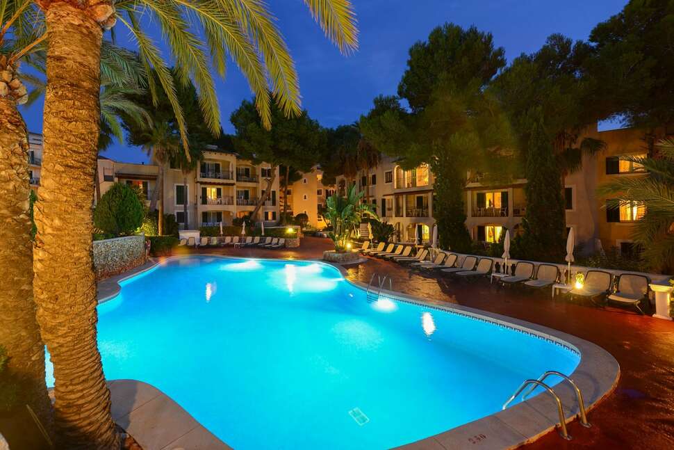 Een foto van het zwembad bij Ona Cala Pi Club Aparthotel