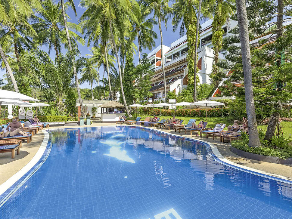 Een foto van het zwembad bij Best Western Phuket Ocean Resort