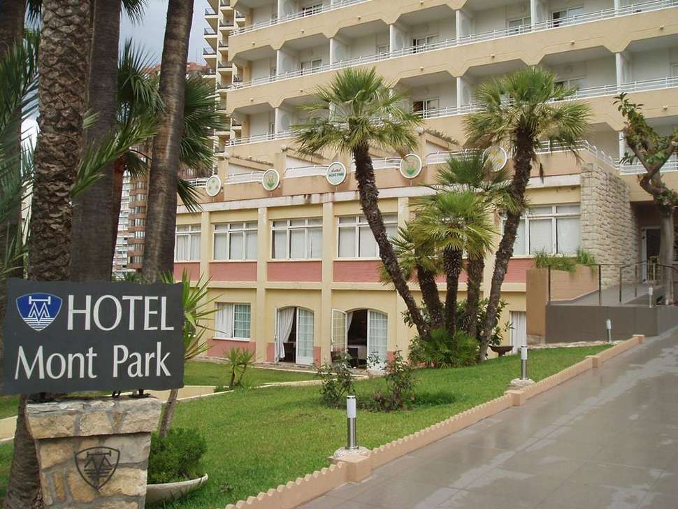 Ein Foto von der Außenansicht des Hotel Mont Park