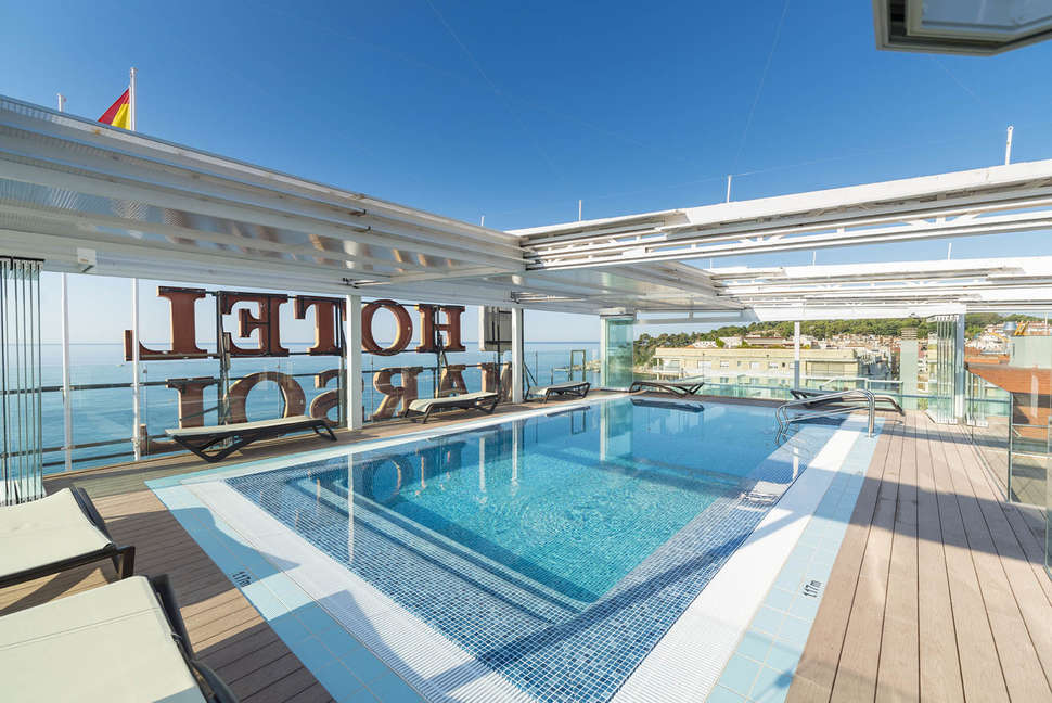 Een foto van het zwembad bij Hotel Marsol