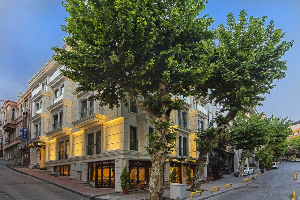 Ein Foto Grand Naki Hotel