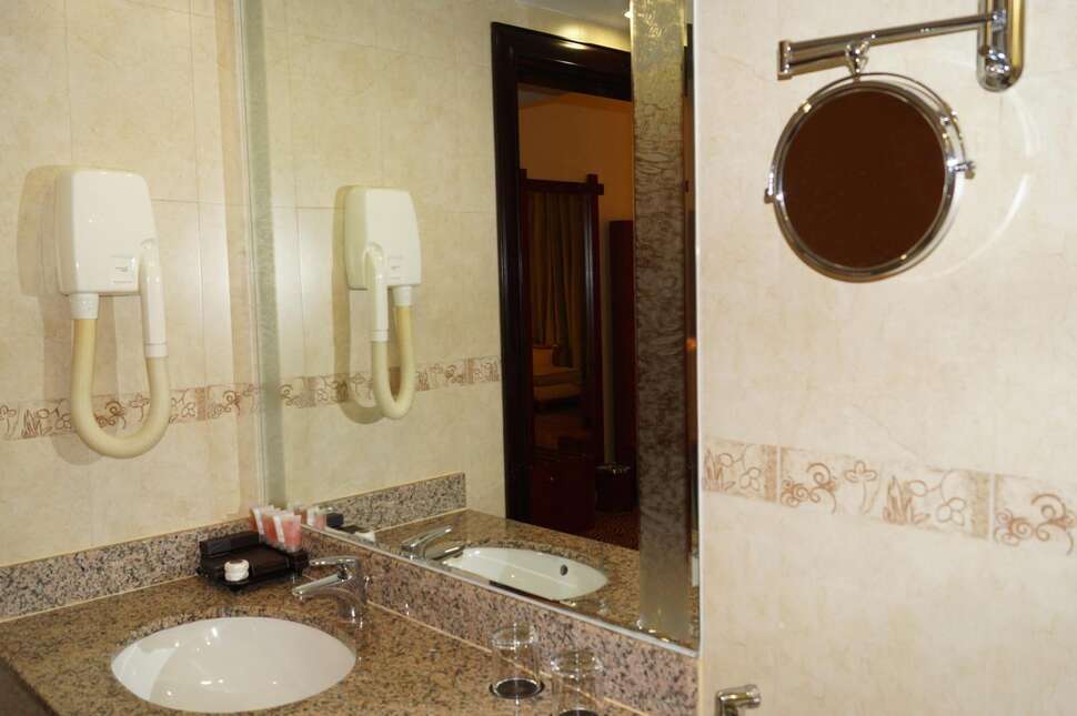Een foto van Grand Central Hotel Dubai