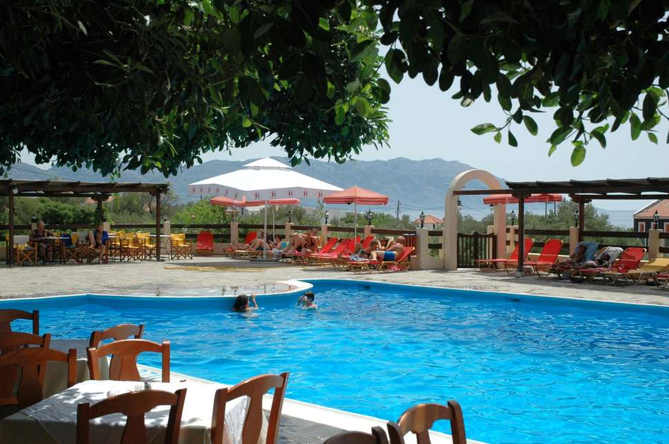 Een foto van het zwembad bij Kampos Village Resort