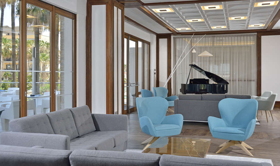 Een foto van het interieur van Sol Torremolinos Don Pablo