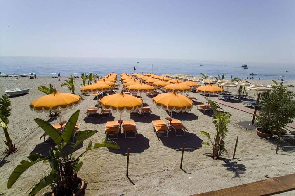 Ein Foto vom Strand beim Hotel Sylesia