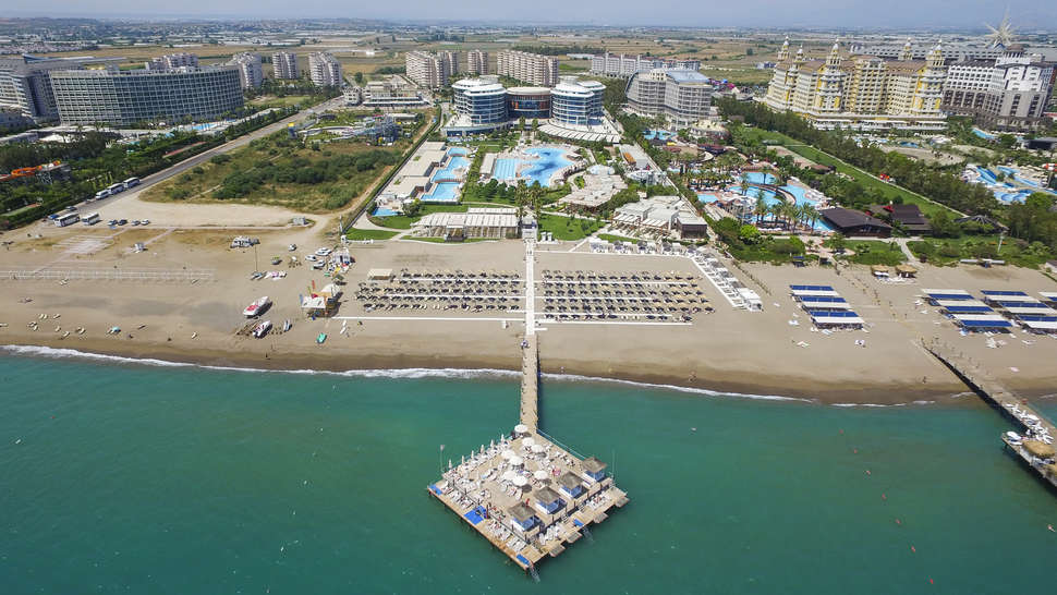 Een foto van de buitenkant van Hotel Baia Lara