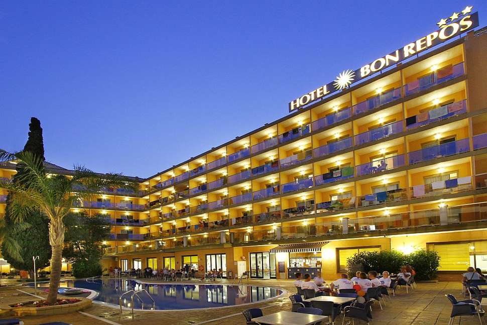 Ein Foto von der Außenansicht des Hotel Bon Repos