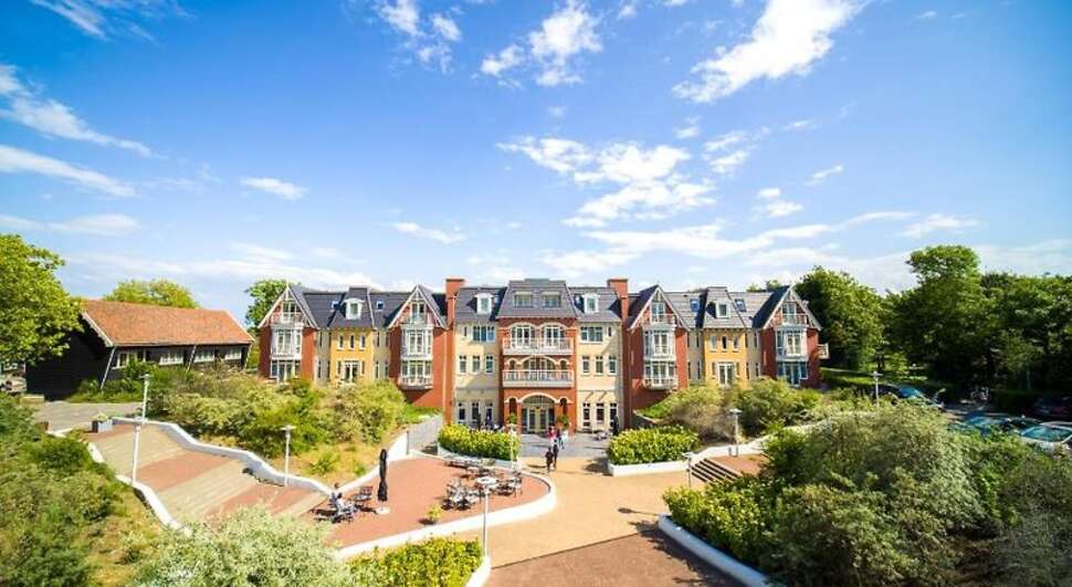 Een foto van de buitenkant van Grand Hotel Ter Duin