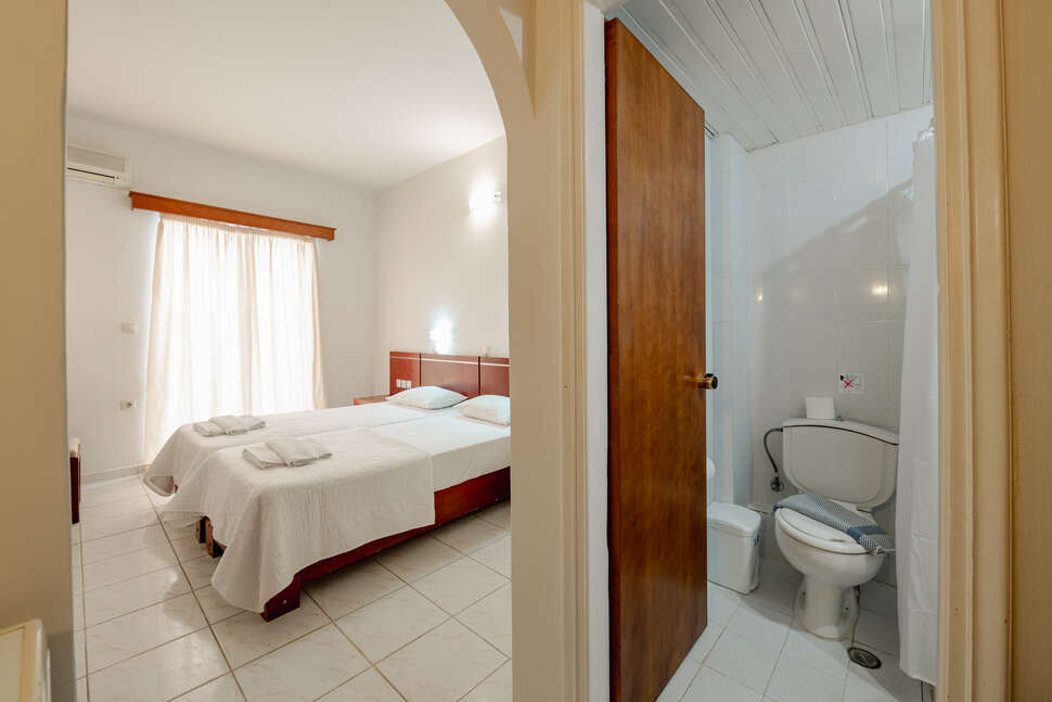 Ein Foto Canadian Hotel