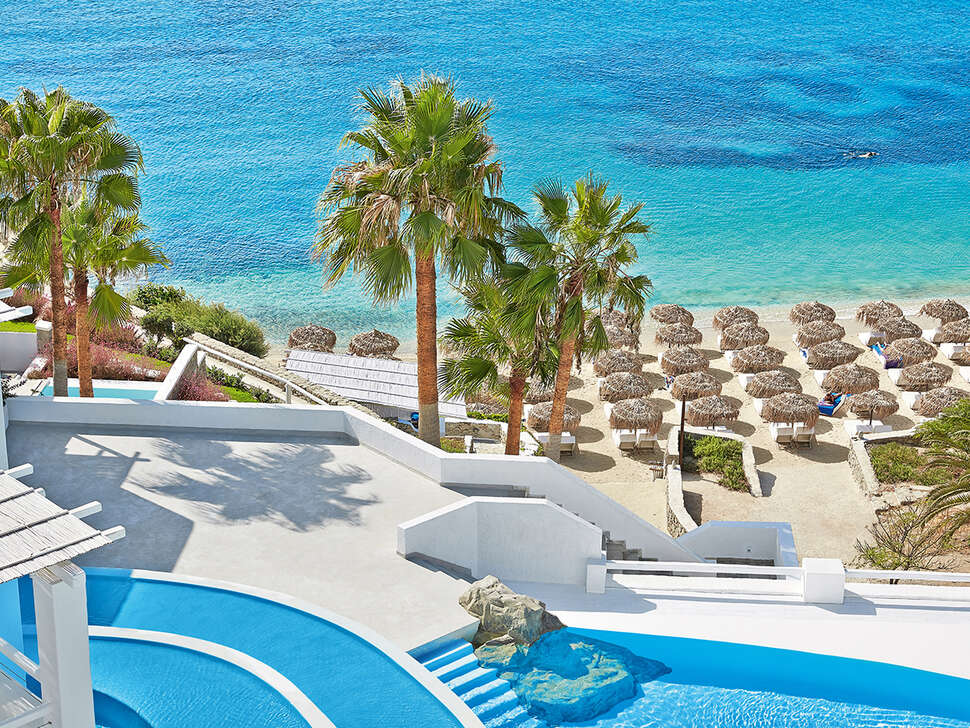Een foto van het zwembad bij Mykonos Blu Grecotel Boutique Resort