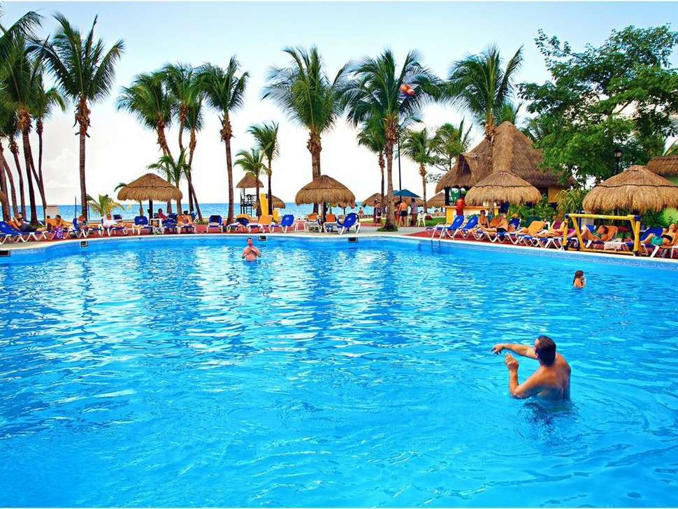 Een foto van het zwembad bij Allegro Cozumel