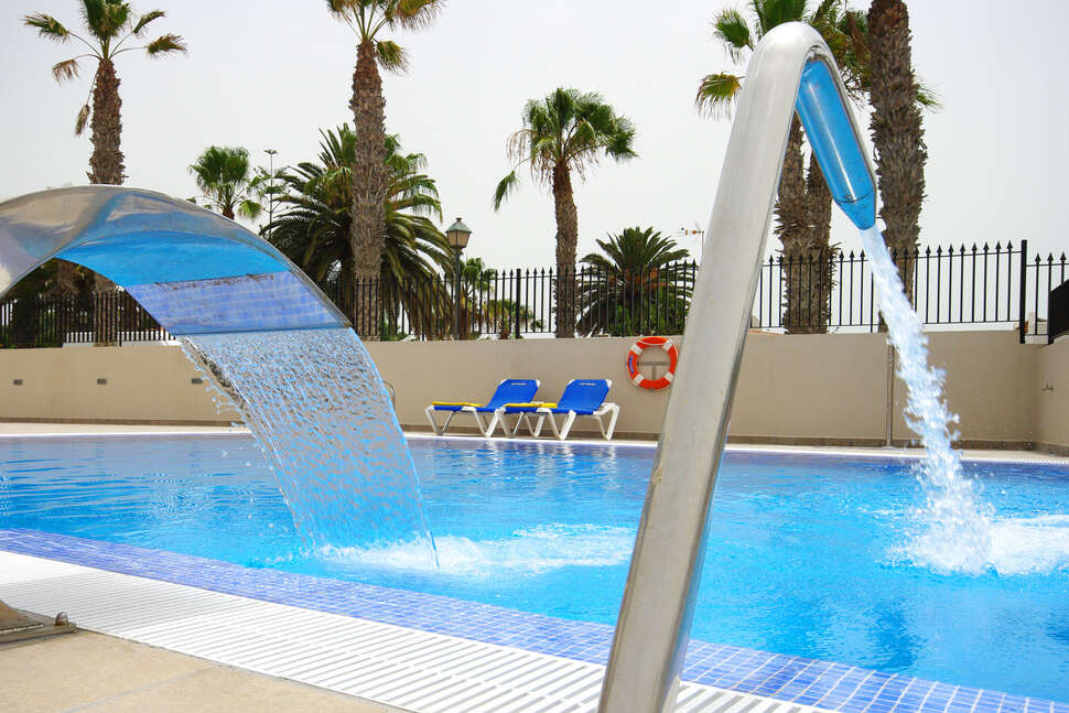 Een foto van het zwembad bij Caybeach Caleta