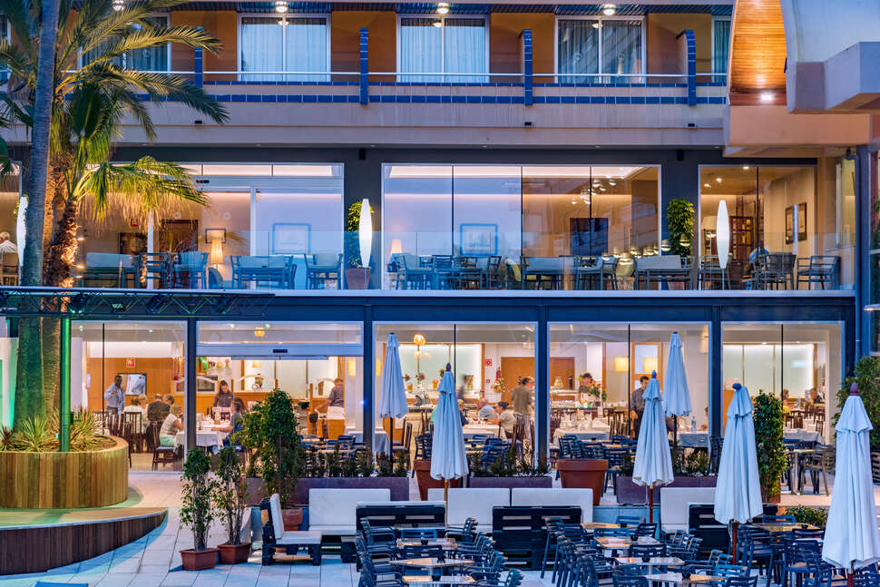 Een foto van het terras bij 4R Hotel Playa Park