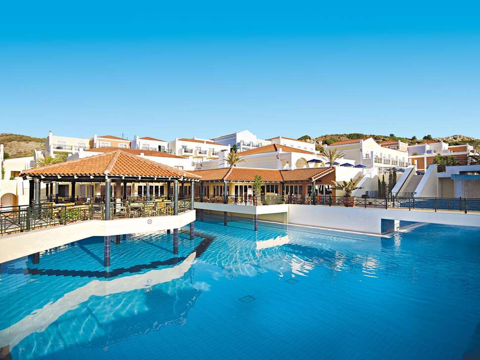 Een foto van het zwembad bij Porto Bello Royal