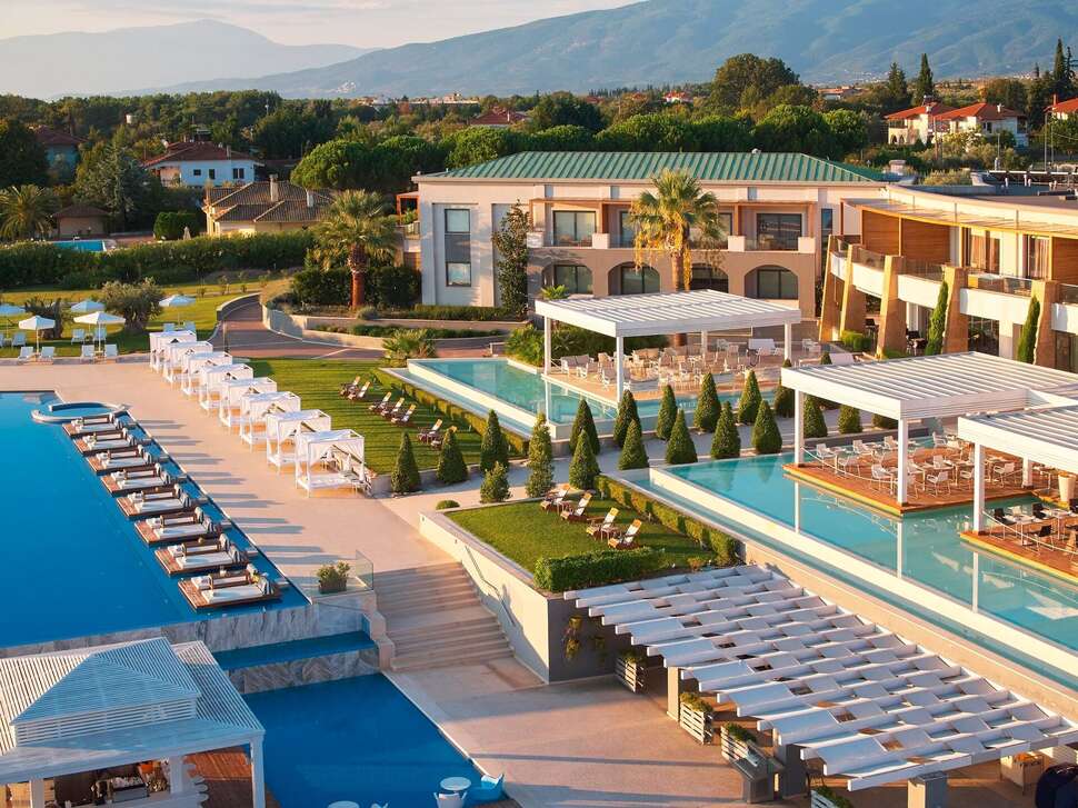 Een foto van het zwembad bij Cavo Olympo Luxury Hotel & Spa