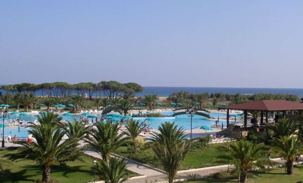 Een foto van het zwembad bij Club Hotel Marina Beach