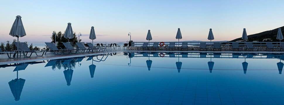Een foto van het zwembad bij Asteris Hotel