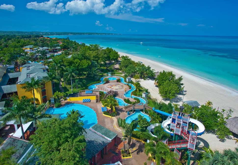 Ein Foto vom Pool im Beaches Negril Resort & Spa