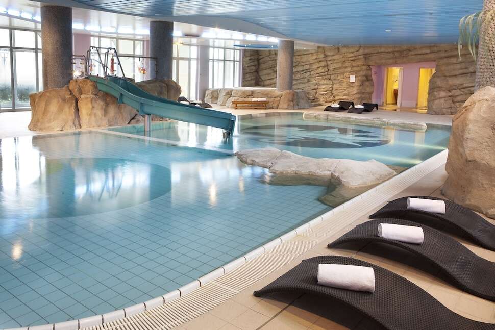 Ein Foto vom Pool im Dream Castle Hotel