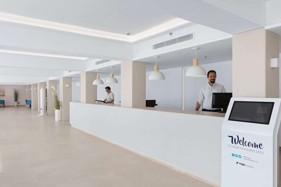 Een foto van het interieur van THB Cala Lliteras