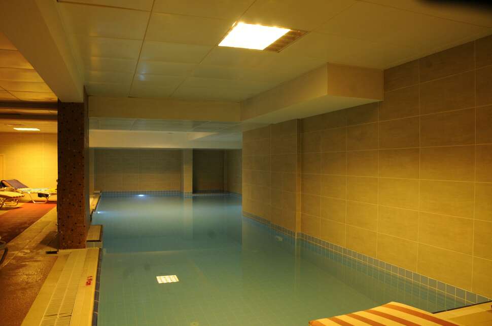 Een foto van het zwembad bij Pasa Beach Hotel
