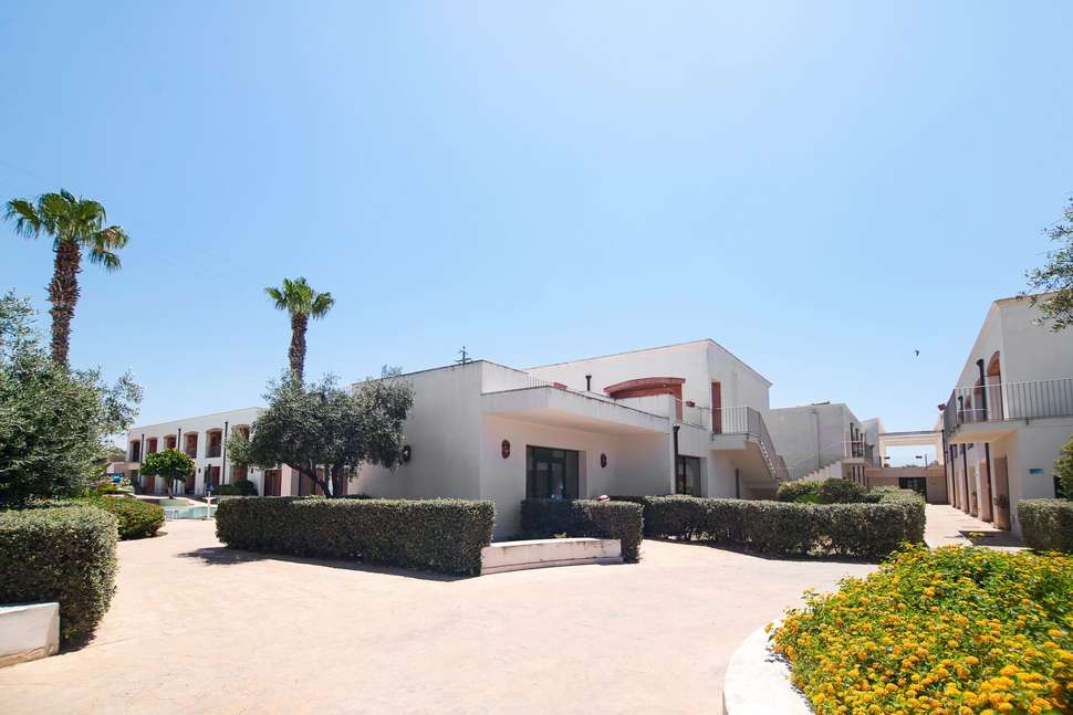 Een foto van de buitenkant van Delfino Beach Hotel