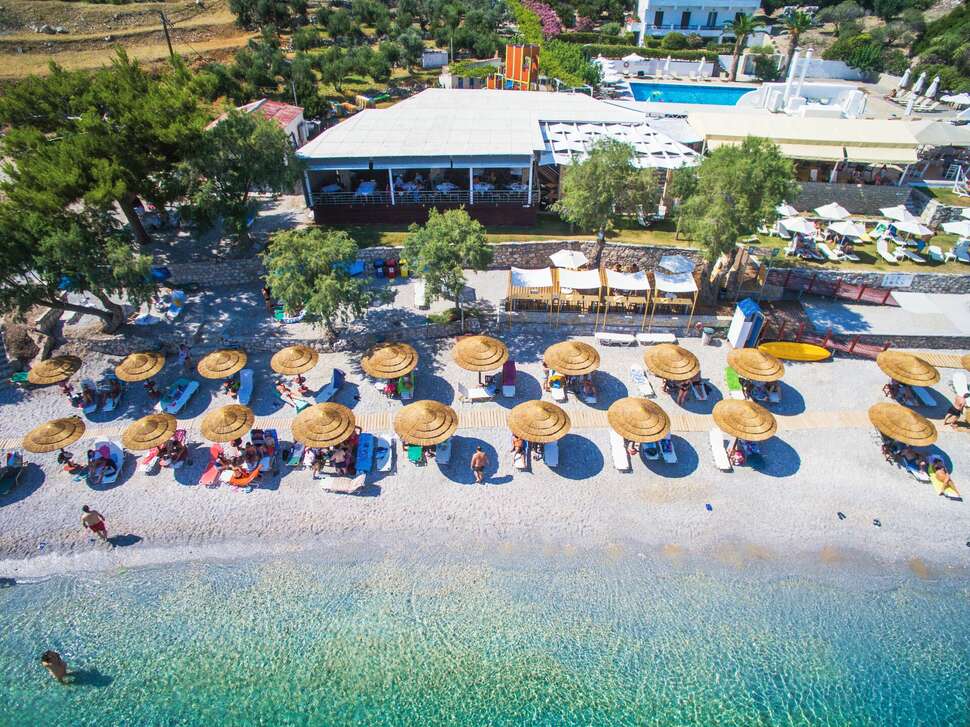 Ein Foto vom Strand beim Glicorisa Beach Hotel
