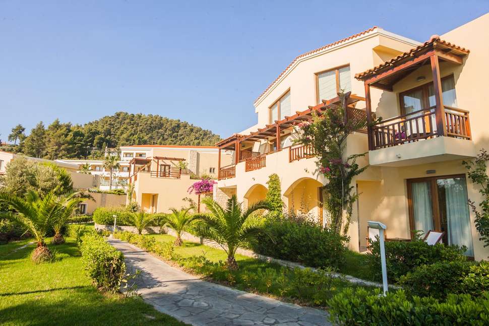 Een foto van de buitenkant van Hotel Aegean Melathron Thalasso & Spa