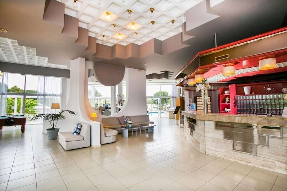 Een foto van het interieur van Happy Days Hotel Tholos