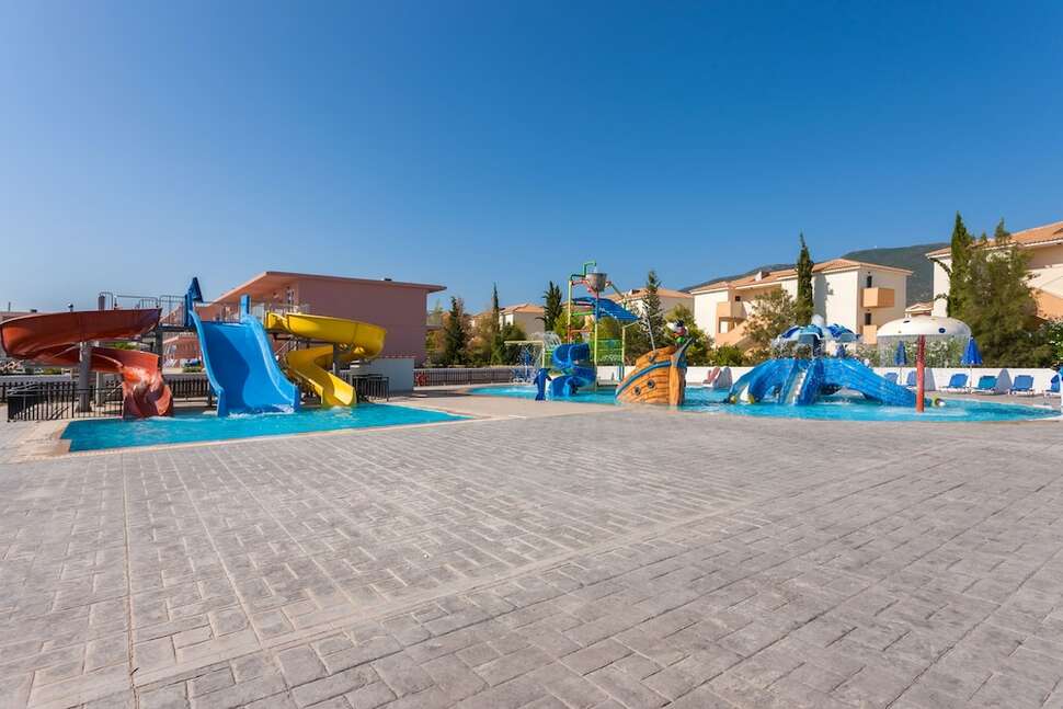 Een foto van het zwembad bij Alykanas Village Resort