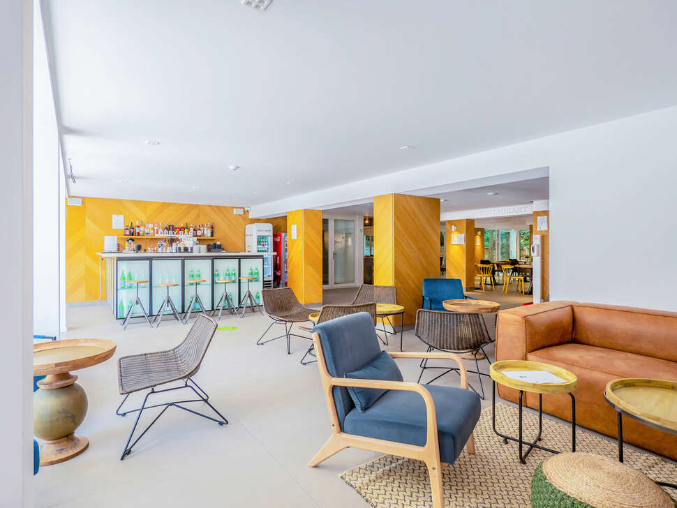Ein Foto Ibis Styles Golden Sands Roomer