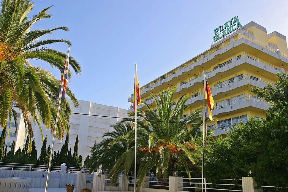 Een foto van de buitenkant van Playa Blanca Hotel